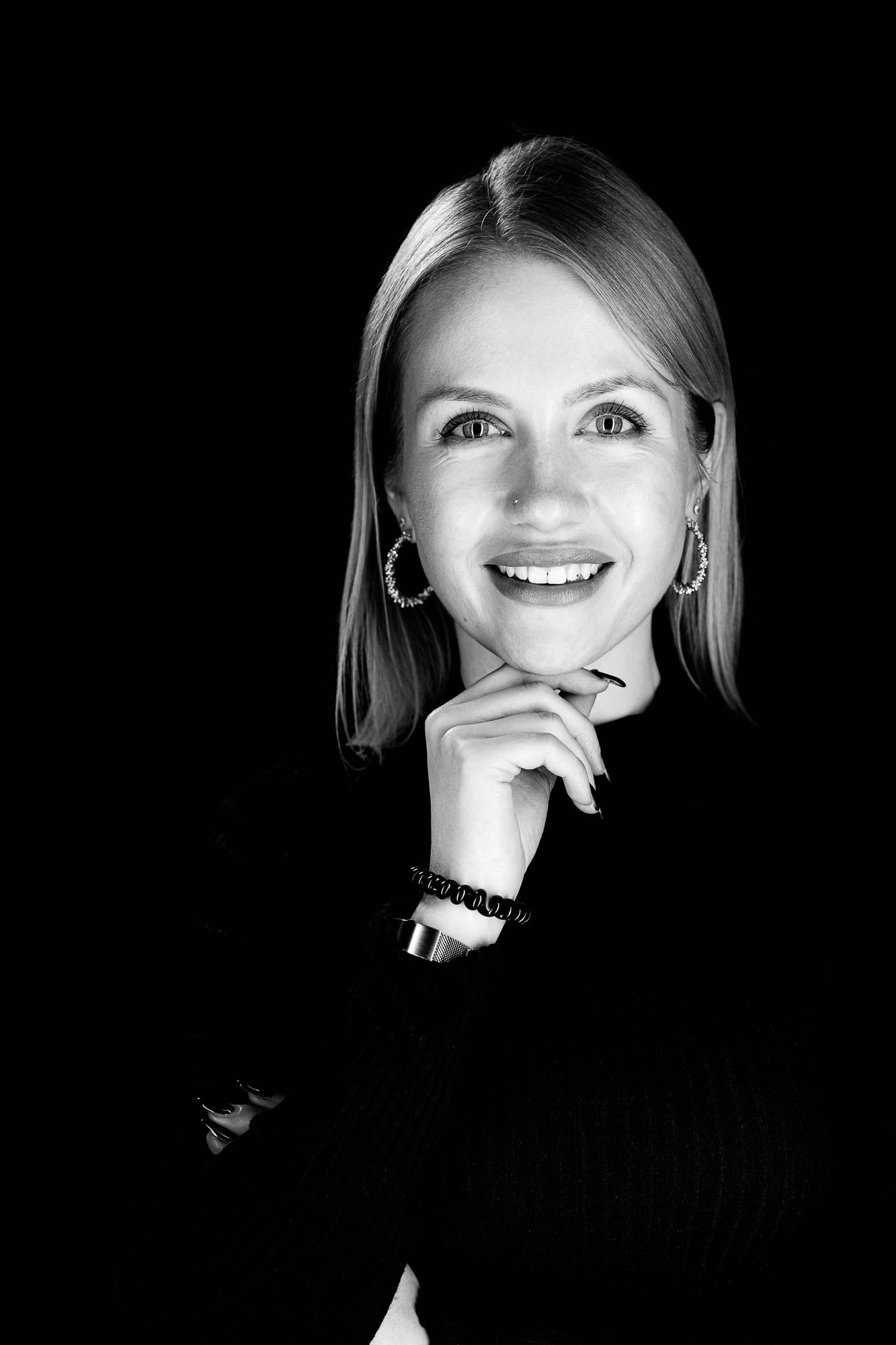 Export x3 Headshot  06642 Dez 01 2019 Bearbeitet Headshots 2019  Miro Nicole Nadine